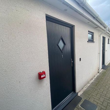 Deepcut Lodge Bed & Breakfast Self Service Camberley Eksteriør billede
