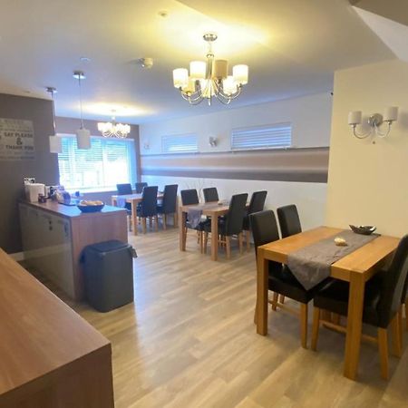 Deepcut Lodge Bed & Breakfast Self Service Camberley Eksteriør billede