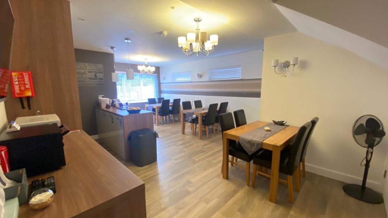 Deepcut Lodge Bed & Breakfast Self Service Camberley Eksteriør billede