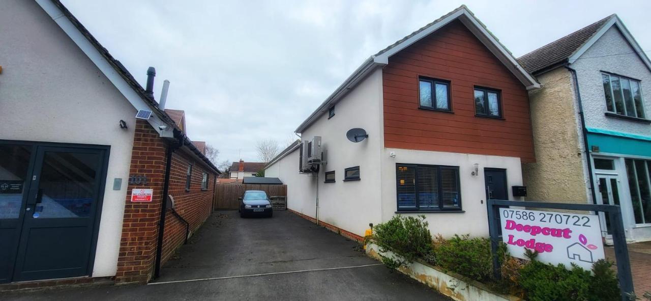 Deepcut Lodge Bed & Breakfast Self Service Camberley Eksteriør billede
