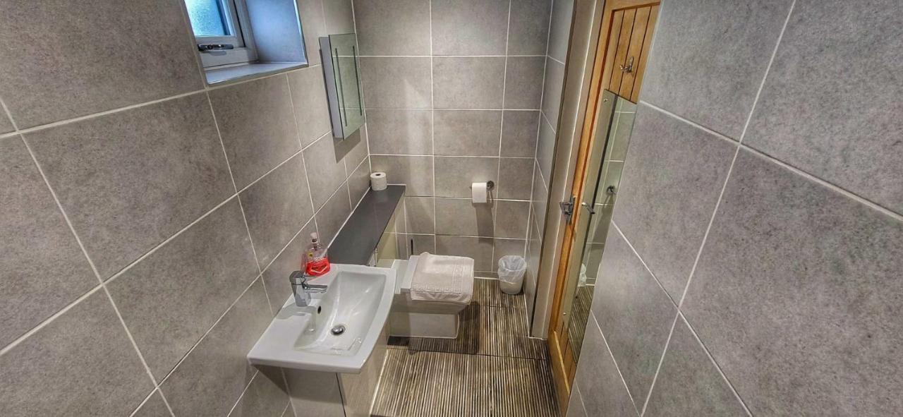 Deepcut Lodge Bed & Breakfast Self Service Camberley Eksteriør billede