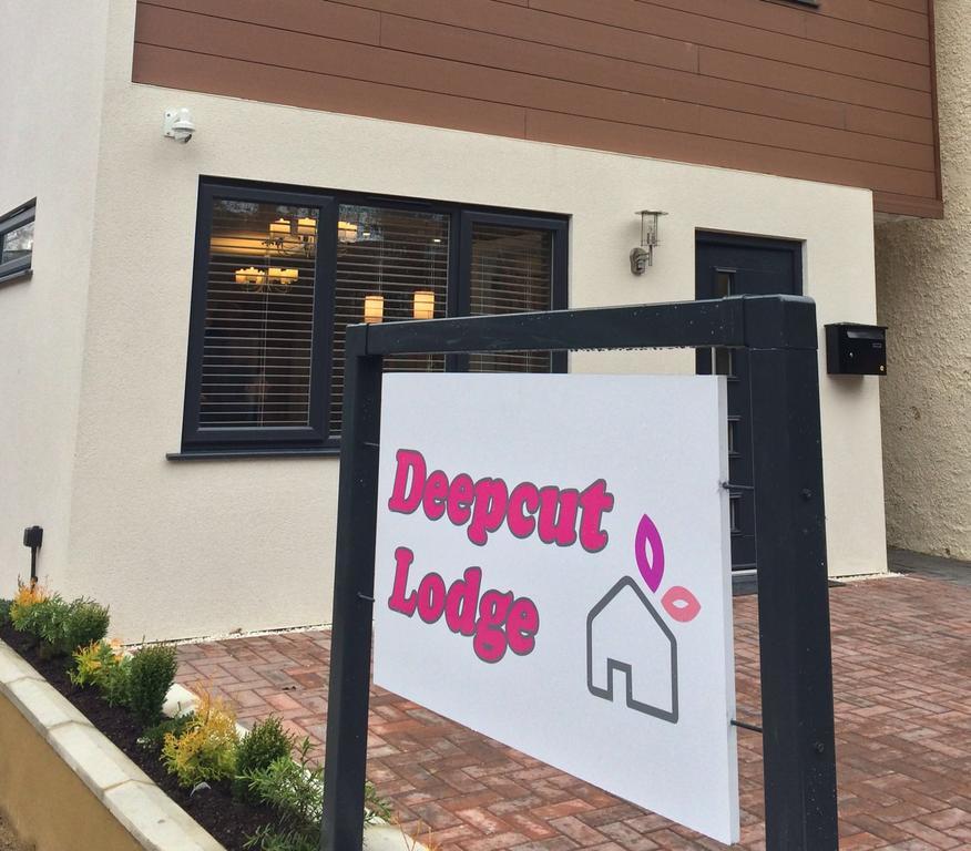 Deepcut Lodge Bed & Breakfast Self Service Camberley Eksteriør billede